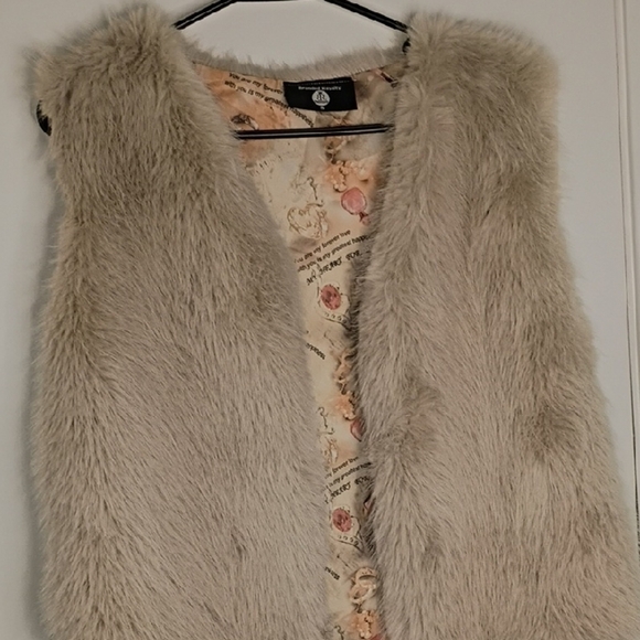Jackets & Blazers - Women's Faux Fur Vest in Cream